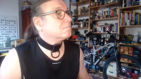 Snapshot of saint_beauvais chatting on January 16, 11:37 am saint_beauvais online show from January 16, 11:37 am