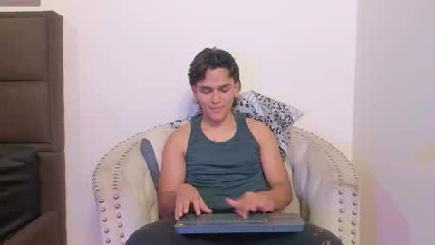 salomonmendoza online show from October 27, 5:32 am