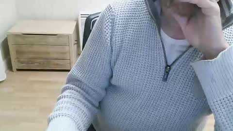 Saltimbanquier  Salt  ou  Banquier  online show from May 18, 6:56 pm