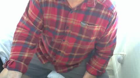 Snapshot of saltydogg chatting on December 16, 4:27 pm Saltyy online show from December 16, 4:27 pm