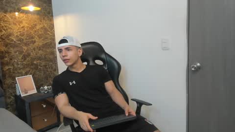 Snapshot of salvatore_damore chatting on December 18, 11:24 am SALVATORE online show from December 18, 11:24 am