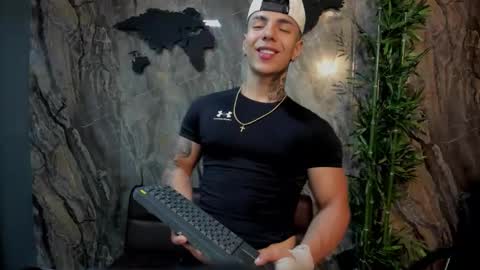 Snapshot of salvatore_damore chatting on October 6, 11:37 am SALVATORE online show from October 6, 11:37 am