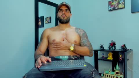 Snapshot of samir_hazard chatting on December 21, 2:52 am samir_hazard online show from December 21, 2:52 am
