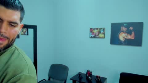 Snapshot of samir_hazard chatting on January 4, 10:13 pm samir_hazard online show from January 4, 10:13 pm