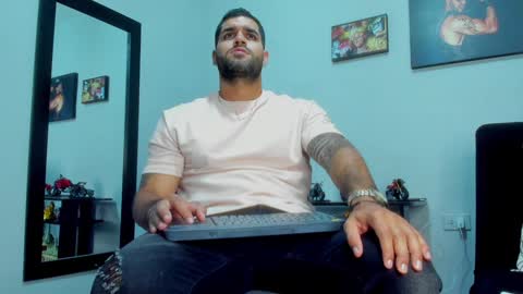 Snapshot of samir_hazard chatting on December 14, 1:50 am samir_hazard online show from December 14, 1:50 am