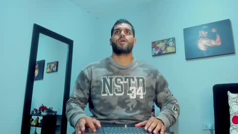 Snapshot of samir_hazard chatting on December 20, 2:30 am samir_hazard online show from December 20, 2:30 am