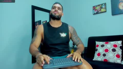 Snapshot of samir_hazard chatting on March 4, 1:55 am samir_hazard online show from March 4, 1:55 am