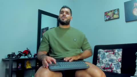 Snapshot of samir_hazard chatting on February 27, 2:08 am samir_hazard online show from February 27, 2:08 am