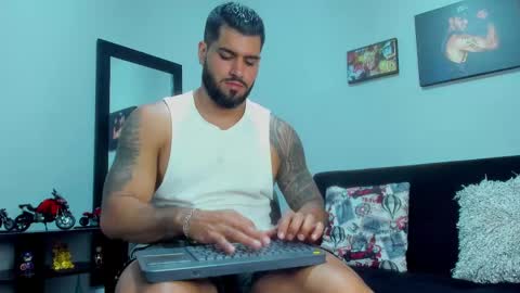 Snapshot of samir_hazard chatting on February 21, 2:50 am samir_hazard online show from February 21, 2:50 am