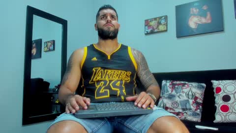 Snapshot of samir_hazard chatting on January 24, 2:18 am samir_hazard online show from January 24, 2:18 am