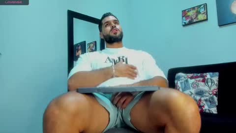 Snapshot of samir_hazard chatting on March 11, 11:37 pm samir_hazard online show from March 11, 11:37 pm