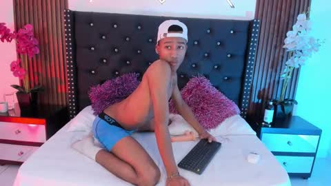 sammyyadams_ online show from September 16, 11:27 pm