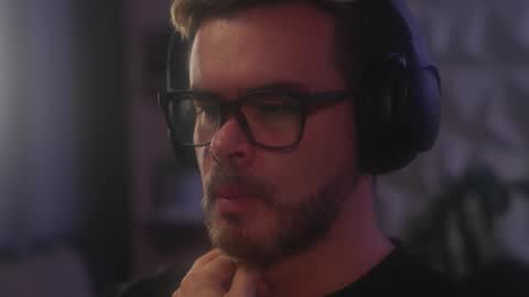 Sanders online show from February 8, 3:23 am