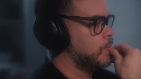 Sanders online show from April 21, 12:13 am