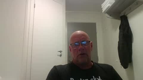 sandnesrune523 online show from April 13, 3:45 pm