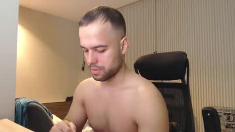 Snapshot of sandro_best chatting on December 9, 11:47 am DeAlex online show from December 9, 11:47 am