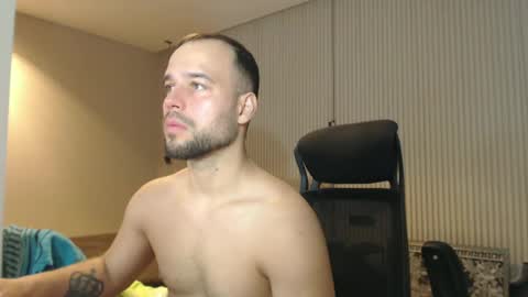 Snapshot of sandro_best chatting on December 21, 10:28 am DeAlex online show from December 21, 10:28 am