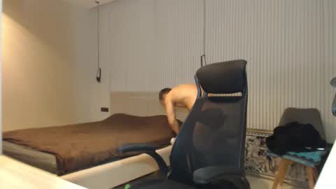 Snapshot of sandro_best chatting on January 29, 7:53 pm DeAlex online show from January 29, 7:53 pm