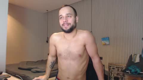Snapshot of sandro_best chatting on March 3, 9:07 am DeAlex online show from March 3, 9:07 am