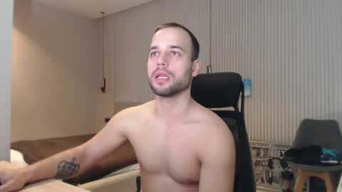 Snapshot of sandro_best chatting on March 11, 10:29 am DeAlex online show from March 11, 10:29 am