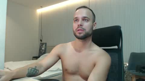 Snapshot of sandro_best chatting on September 10, 1:54 pm DeAlex online show from September 10, 1:54 pm