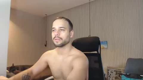 Snapshot of sandro_best chatting on January 25, 10:29 am DeAlex online show from January 25, 10:29 am