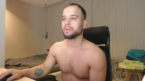 Snapshot of sandro_best chatting on December 28, 11:19 am DeAlex online show from December 28, 11:19 am