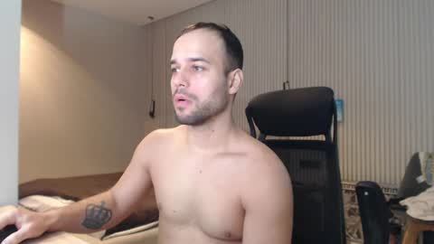 Snapshot of sandro_best chatting on March 10, 11:45 am DeAlex online show from March 10, 11:45 am