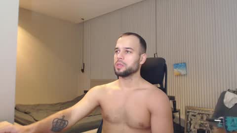 Snapshot of sandro_best chatting on February 24, 10:26 am DeAlex online show from February 24, 10:26 am