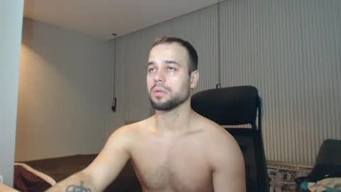 Snapshot of sandro_best chatting on February 3, 9:41 am DeAlex online show from February 3, 9:41 am