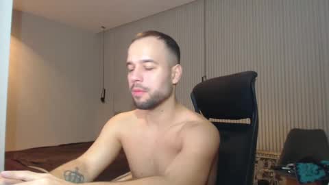Snapshot of sandro_best chatting on February 15, 9:49 am DeAlex online show from February 15, 9:49 am