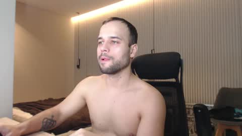 Snapshot of sandro_best chatting on March 12, 9:13 pm DeAlex online show from March 12, 9:13 pm