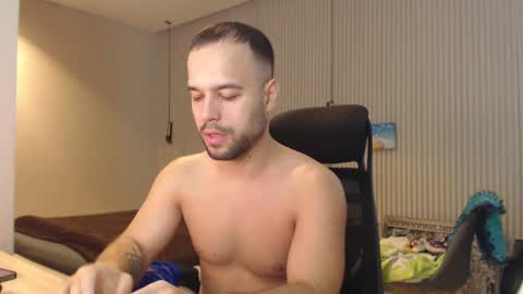 Snapshot of sandro_best chatting on December 13, 9:04 am DeAlex online show from December 13, 9:04 am