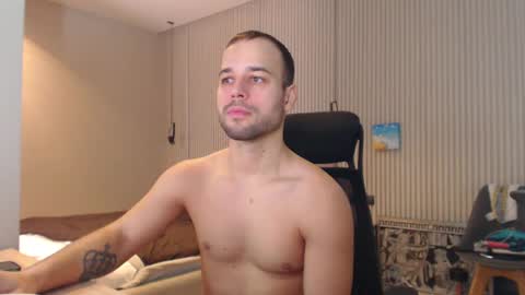 Snapshot of sandro_best chatting on March 7, 10:56 am DeAlex online show from March 7, 10:56 am