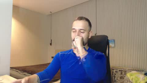Snapshot of sandro_best chatting on December 16, 10:29 am DeAlex online show from December 16, 10:29 am