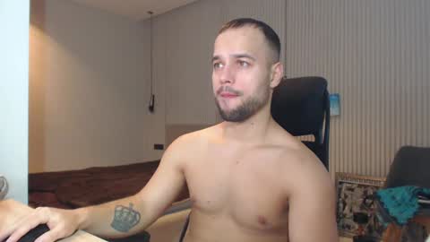 Snapshot of sandro_best chatting on February 14, 9:34 am DeAlex online show from February 14, 9:34 am