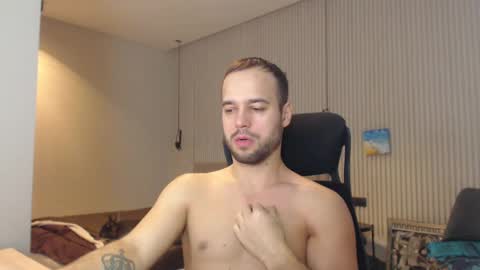Snapshot of sandro_best chatting on February 10, 9:47 am DeAlex online show from February 10, 9:47 am