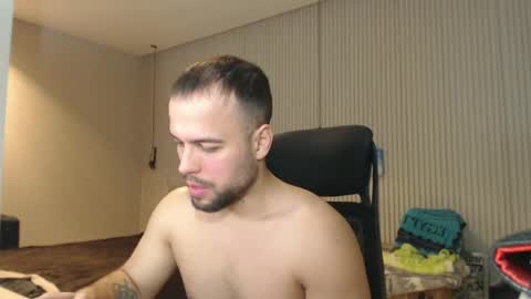 Snapshot of sandro_best chatting on December 22, 1:11 pm DeAlex online show from December 22, 1:11 pm