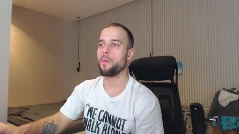 Snapshot of sandro_best chatting on February 23, 11:07 am DeAlex online show from February 23, 11:07 am