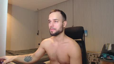 Snapshot of sandro_best chatting on March 1, 10:34 am DeAlex online show from March 1, 10:34 am