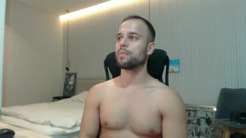 Snapshot of sandro_best chatting on September 9, 1:43 pm DeAlex online show from September 9, 1:43 pm