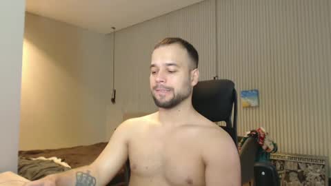 Snapshot of sandro_best chatting on December 20, 10:49 am DeAlex online show from December 20, 10:49 am