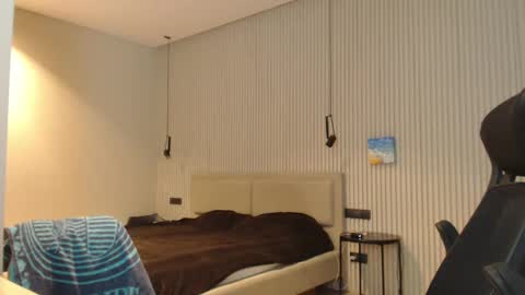 Snapshot of sandro_best chatting on December 7, 10:34 am DeAlex online show from December 7, 10:34 am
