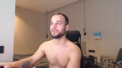 Snapshot of sandro_best chatting on March 6, 11:03 am DeAlex online show from March 6, 11:03 am