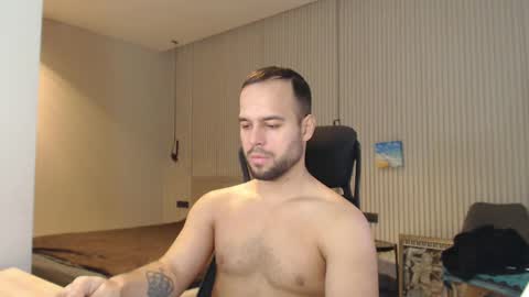 Snapshot of sandro_best chatting on January 29, 9:44 am DeAlex online show from January 29, 9:44 am