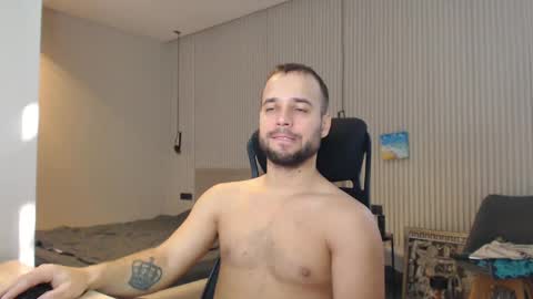 Snapshot of sandro_best chatting on February 25, 9:20 am DeAlex online show from February 25, 9:20 am