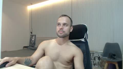 Snapshot of sandro_best chatting on September 11, 2:05 pm DeAlex online show from September 11, 2:05 pm