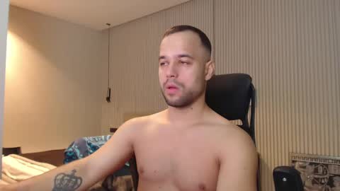 Snapshot of sandro_best chatting on December 8, 9:46 am DeAlex online show from December 8, 9:46 am