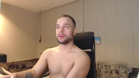 Snapshot of sandro_best chatting on December 15, 10:50 am DeAlex online show from December 15, 10:50 am