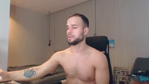 Snapshot of sandro_best chatting on February 28, 9:36 am DeAlex online show from February 28, 9:36 am